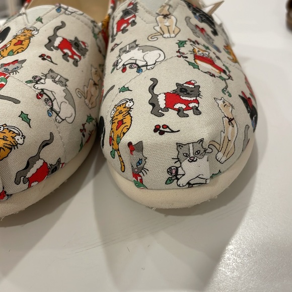 TOMS BELMONT SLIP - ON Christmas Holiday Cats Edition sneakers size 7.5 - Picture 4 of 9
